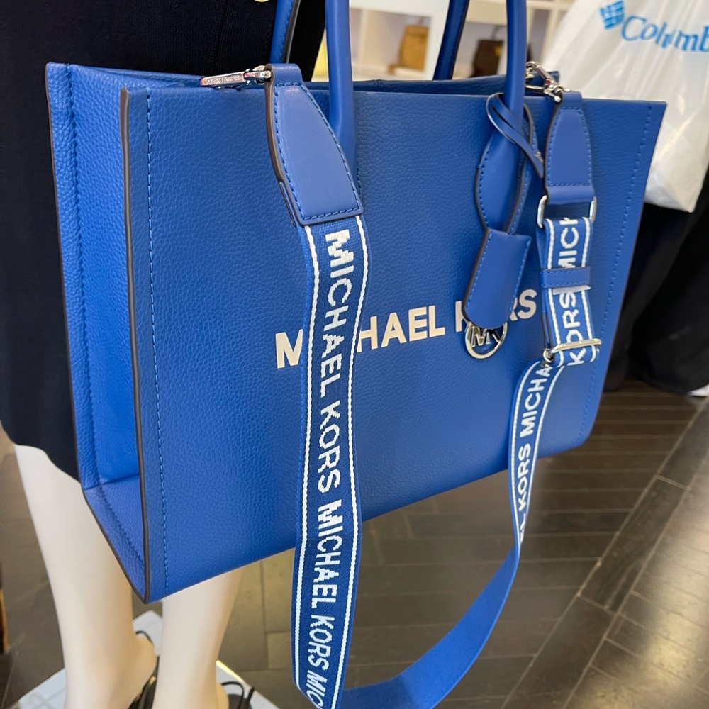 MICHAEL KORS Mirella Medium EW Pebbled Leather Tote Bag
Galaxy Blue
NWT - Picture 3 of 16